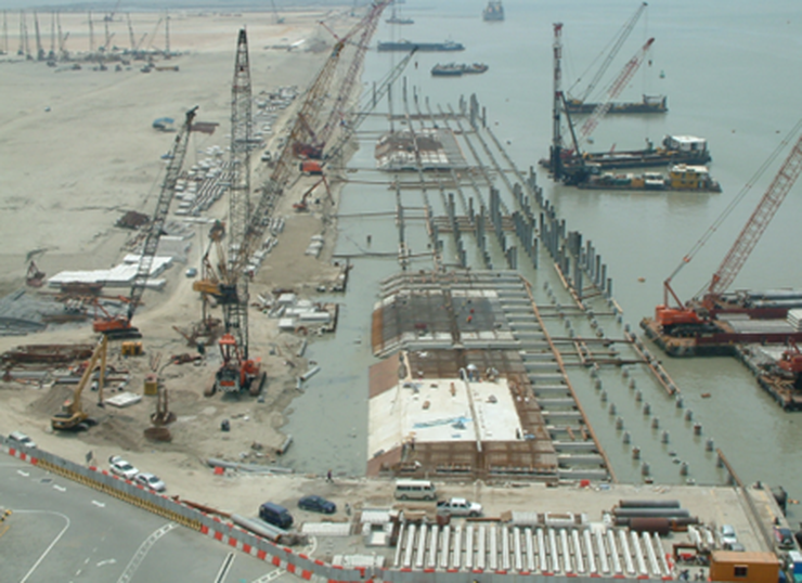 Managing the design processes and design changes proposed by the designers